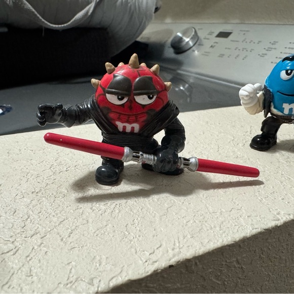 M&M's Star Wars Character Toy Set - Green, Red, Brown - Picture 4 of 7